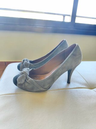 Zapatos de salón con lazo