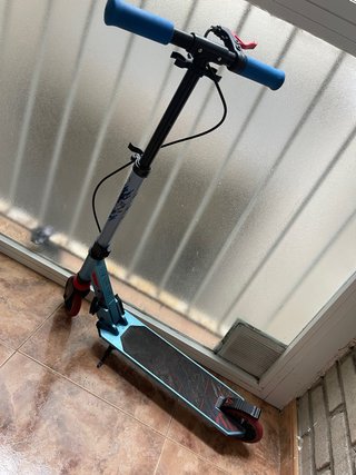 Patinete Azul y Negro