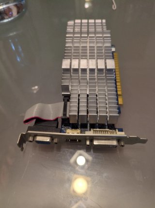 Tarjeta Gráfica  gygabyte gv n610sl con Salidas VG