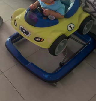 Andador de Bebé con Diseño de Coche