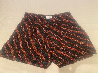 Falda pantalón floreada, con bolsillos. Savida