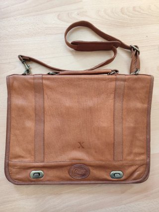 Cartera de Piel Cottier marrón,con asa y de colgar