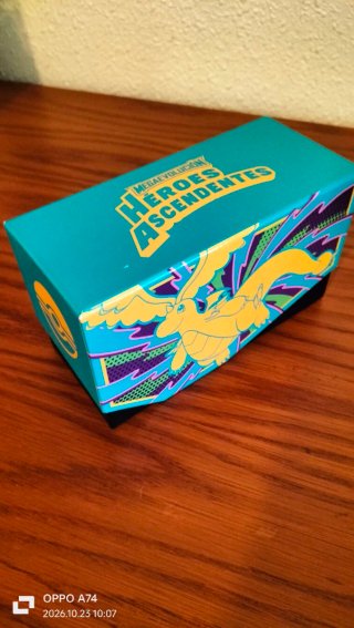 Caja Pokémon Héroes Ascendentes