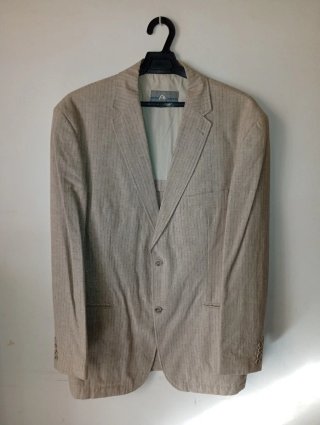 Traje beige estampado lineal T46