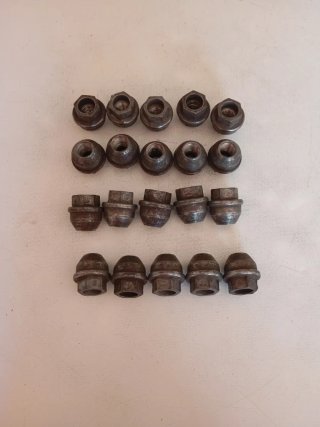 20 Tuercas para Llanta de Chapa Ford Transit