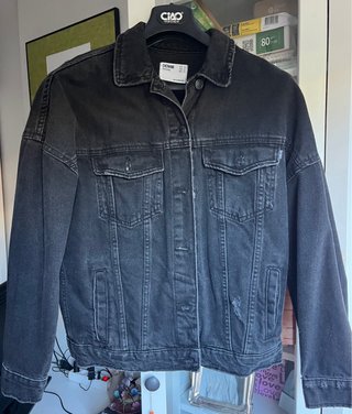 Cazadora vaquera negra Bershka