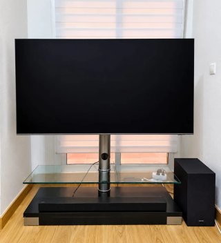 TV Samsung QLED con Mueble y Barra de Sonido
