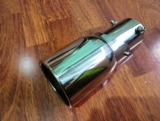 Cola de escape articulable