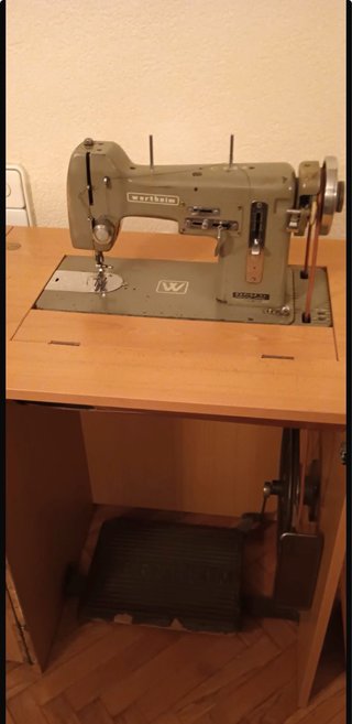 Máquina de coser Wertheim con mueble manual