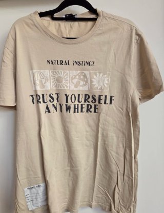 Camiseta Bershka Beige