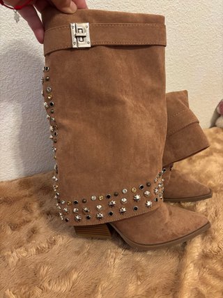 Botas Marrones con Tachuelas Talla 39