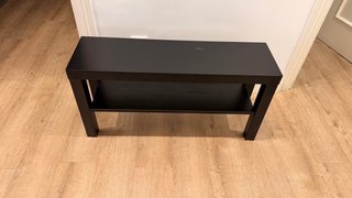 Mesa Auxiliar Negra con Balda