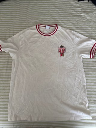 Camiseta Blanca con Rayas Rojas