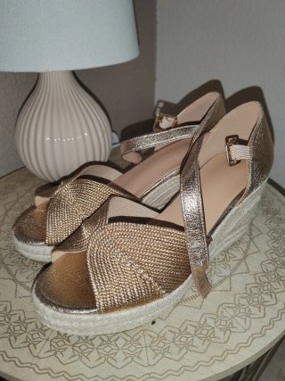 Sandalias de plataforma y cuña de esparto