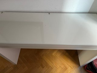 Mesa de escritorio blanca