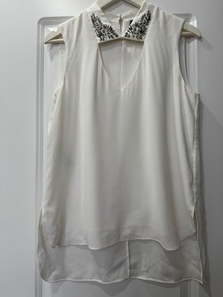Blusa Blanca BCBG con Bisutería