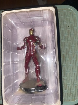 3 figuras Iron Man, Capitan america, falcon