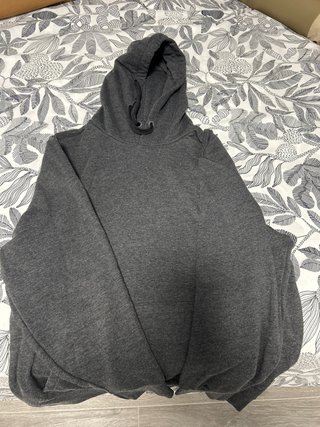 Sudadera con capucha gris