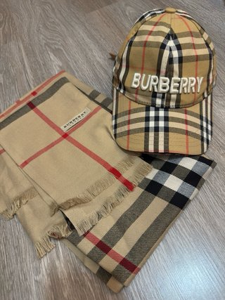 Set de Bufanda y Gorra Burberry