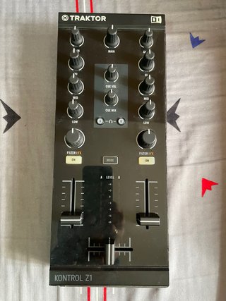 Controladora DJ Native Instruments Traktor Z1 MK1