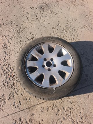 Llanta Audi con neumático