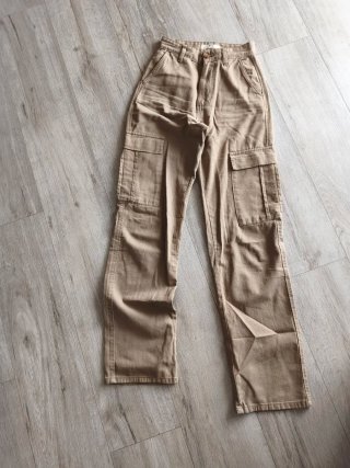 Pantalones Cargo Beige oscuro Stradivarius
