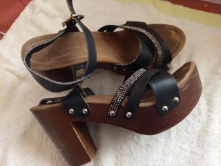Sandalias de tacón con cuña