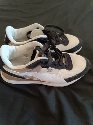 Zapatillas Puma Blancas y Negras Talla 44