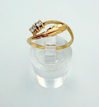 Anillo de Oro 18k con Circonitas. Peso: 1.52 gr.