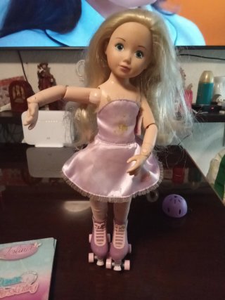 Muñeca Interactiva Juliana Patinadora