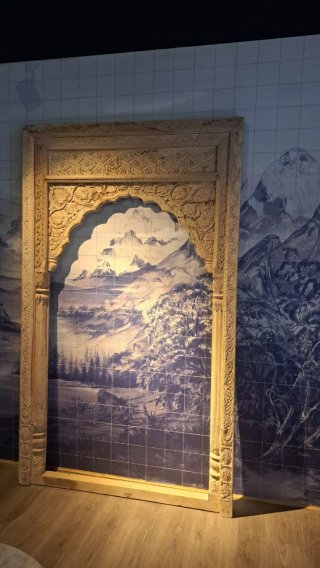 Marco de madera tallada estilo artesanal