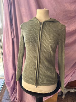 Chaqueta con cremallera verde oliva