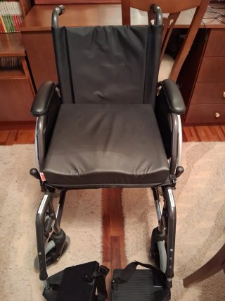 Silla de ruedas plegable, en perfecto estado