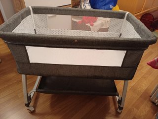 Minicuna de bebé gris
