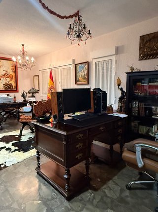 Escritorio de madera clásico renacentista