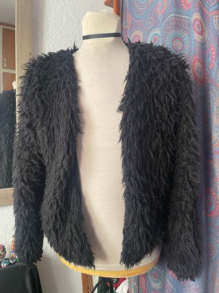 Chaqueta de pelo sintético negra