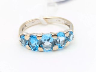 Anillo de Oro 18k con Topacios