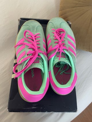 Zapatillas Adidas Gazelle Verde y Rosa