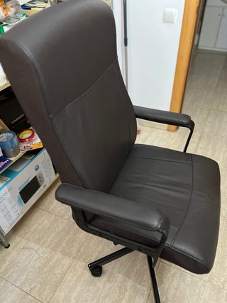 Silla de oficina negra