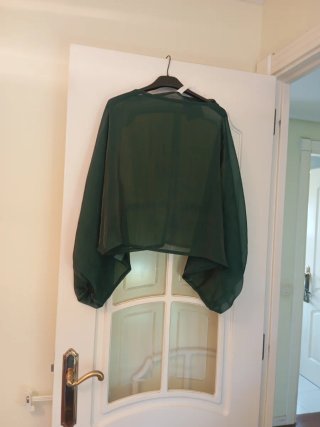 Blusa tipo gasa verde oscura.Nueva/etiqueta