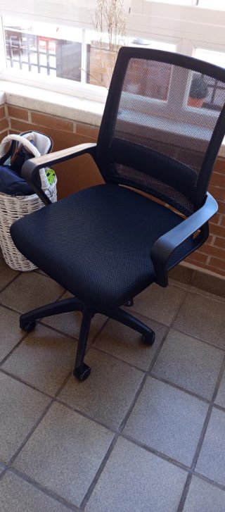 Silla de escritorio negra.Sin utilizar