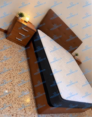 Conjunto Dormitorio: Canapé, Colchón y Mesitas