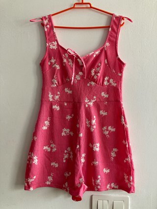 Mono corto rosa con flores Lefties Talla M