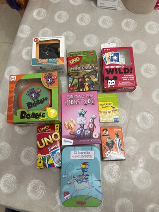 Lote de 8 juegos de mesa y cartas