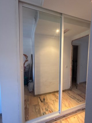 Puertas de armario correderas con espejo