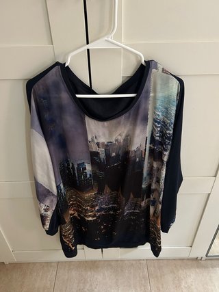 Blusa Anna Mora Azul Marino Estampada