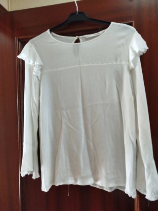 Blusa blanca con detalles