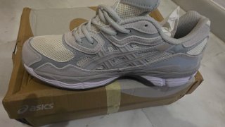 Zapatillas Asics Gris y Beige