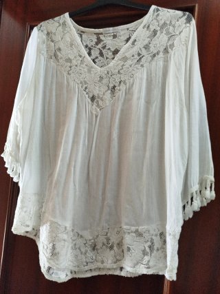Blusón blanco con detalles de encaje