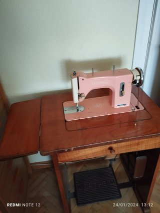 Máquina de coser antigua Wertheim